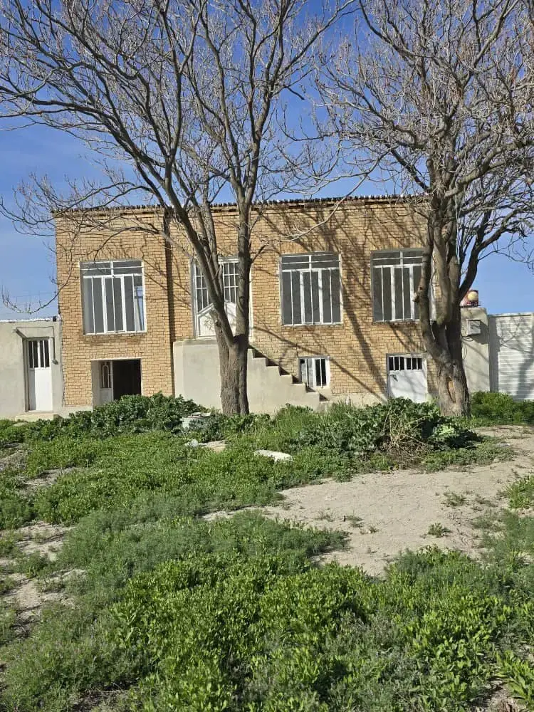 ۲۰ طناب زمین همراه با خانه مسکونی و سوله فروشی