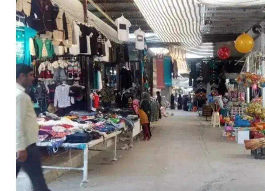 یک باب مغازه در جمعه بازار قدیم به فروش می رسد.