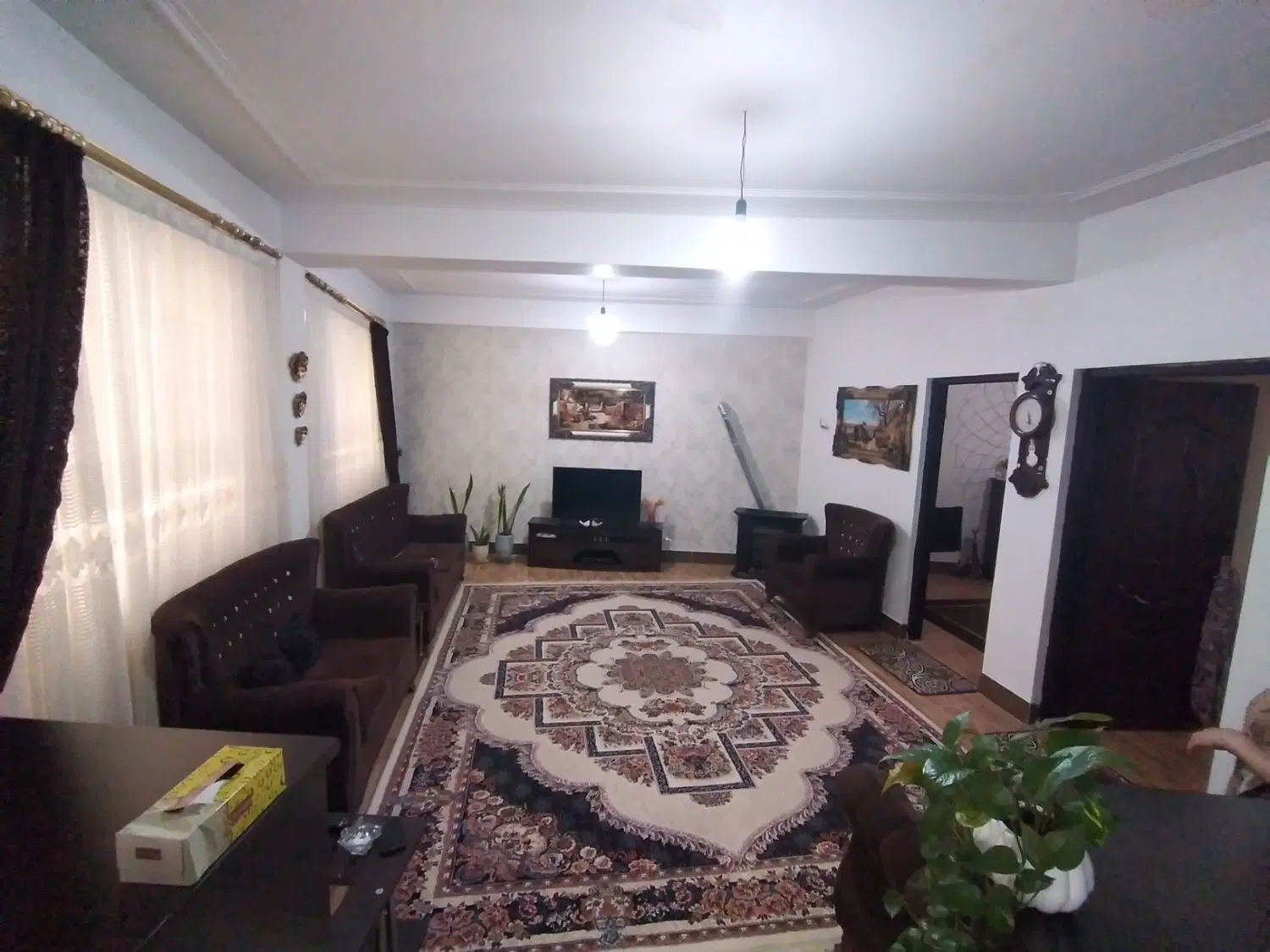 فروش آپارتمان به همراه دو باب مغازه
