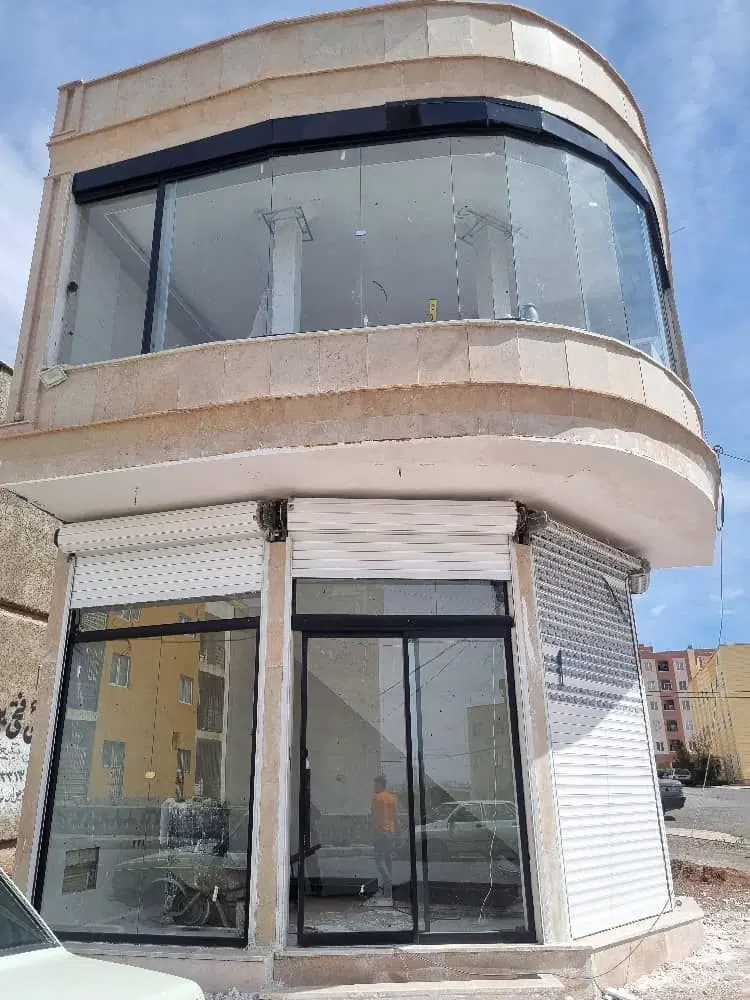 فروش مغازه تجاری در ۳ طبقه فاز ۵