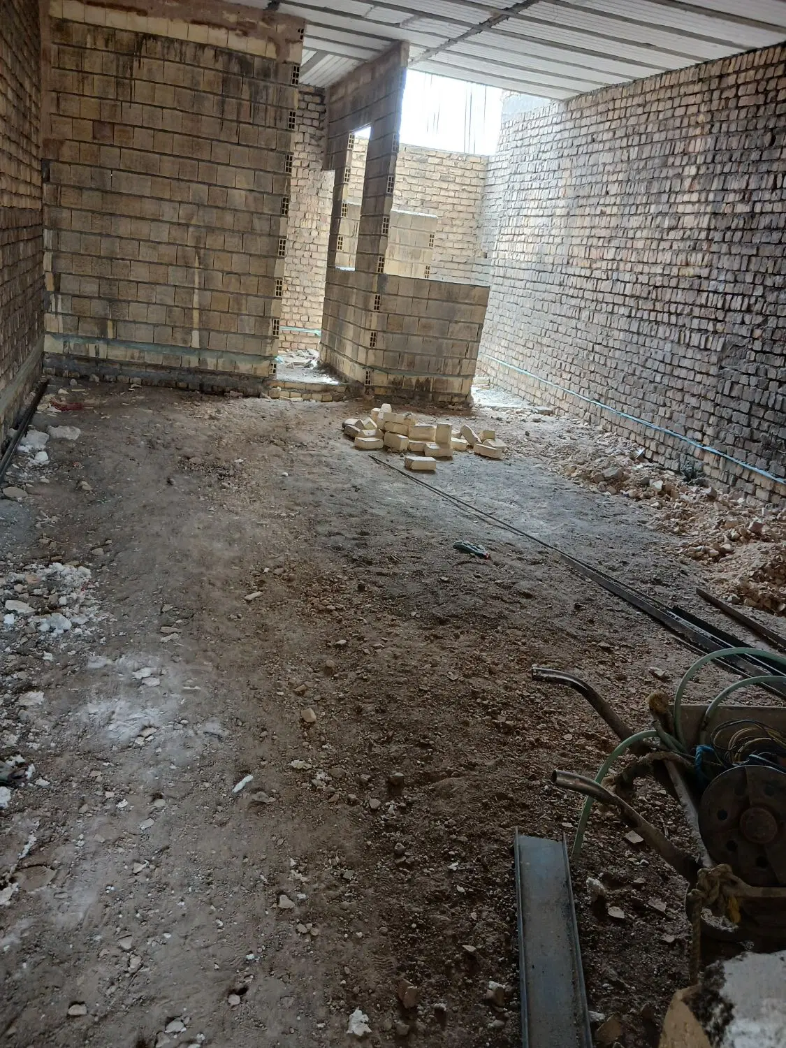 خانه نیمه  ساخت