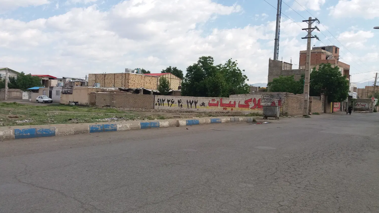 زمین چهار دیواری با امکانات داخل بافت
