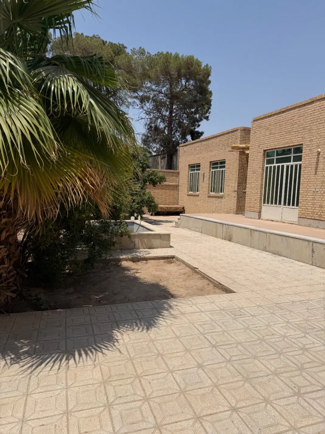 خانه سه نبش ۵۸۰ متری