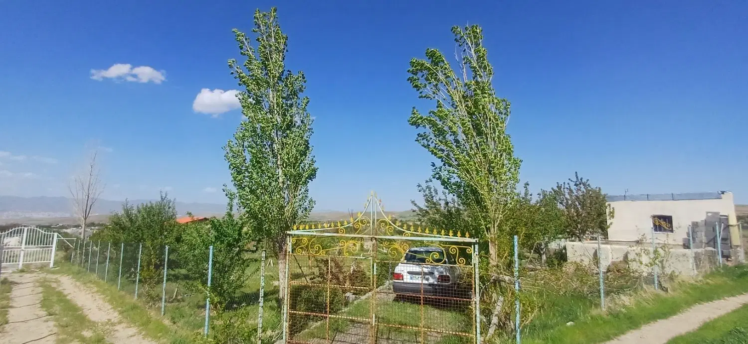 باغ با استخر و درختان بارده دارای سند رسمی شش دانگ