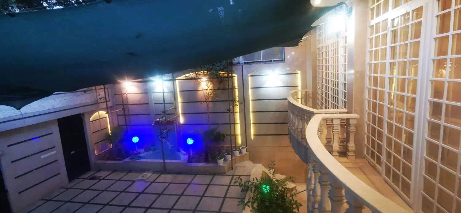 رهن و اجاره 105 متری  طبقه سوم با آسانسور
