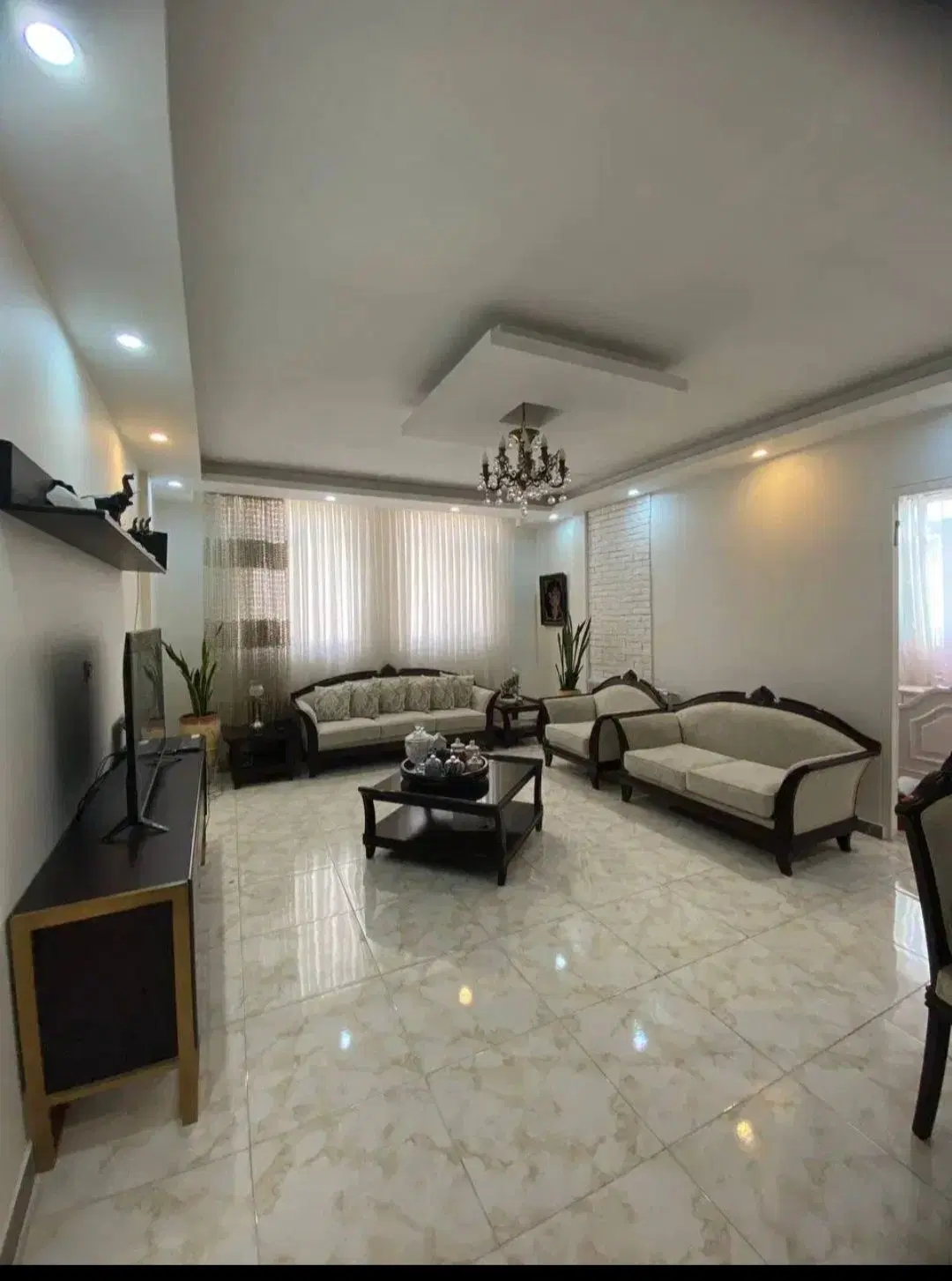 ۷۳متر_۲خواب_سندتک برگ_پارکینگ اختصاصی_رو به نما