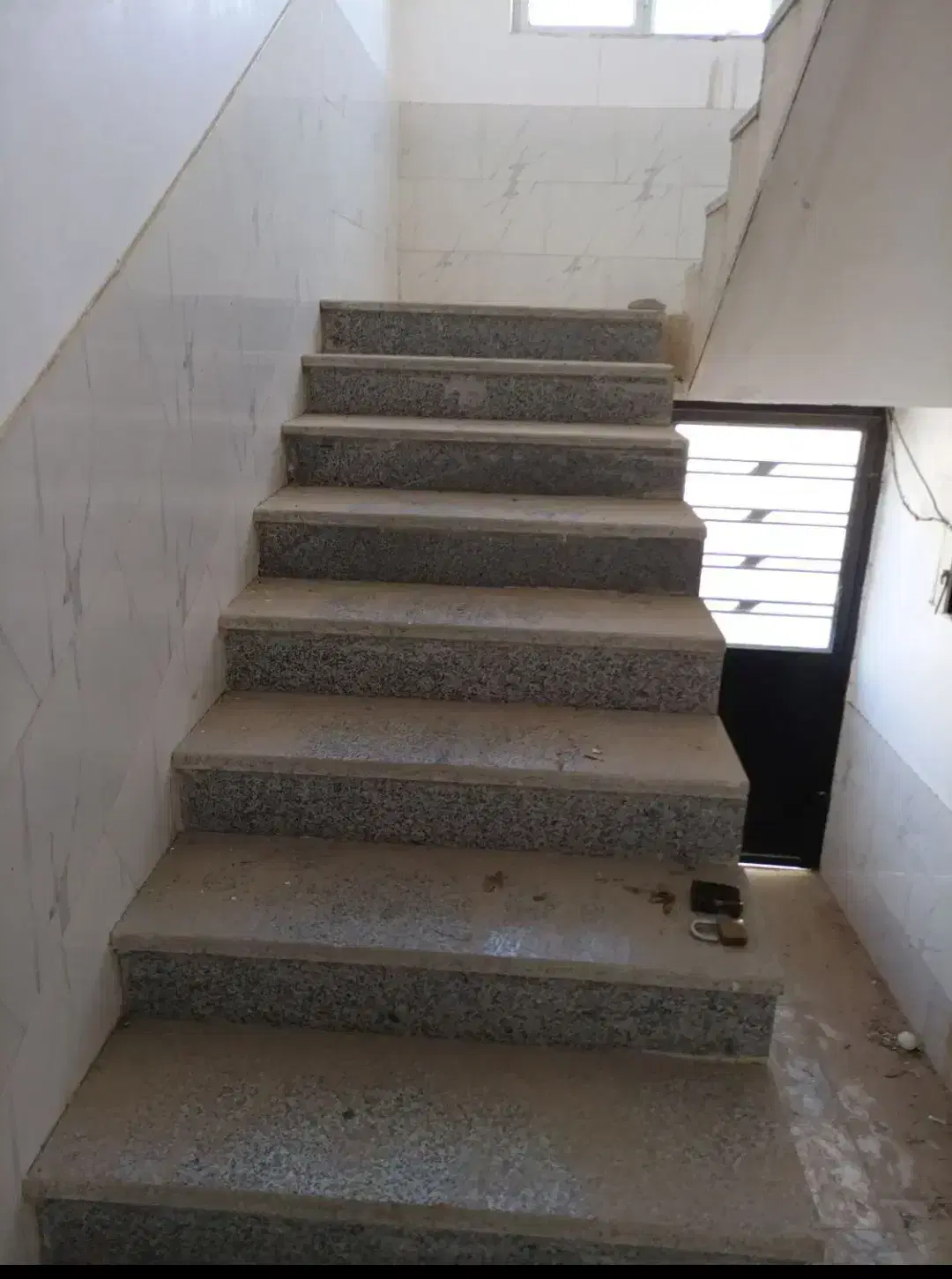 منزل طبقه دوم و مغازه