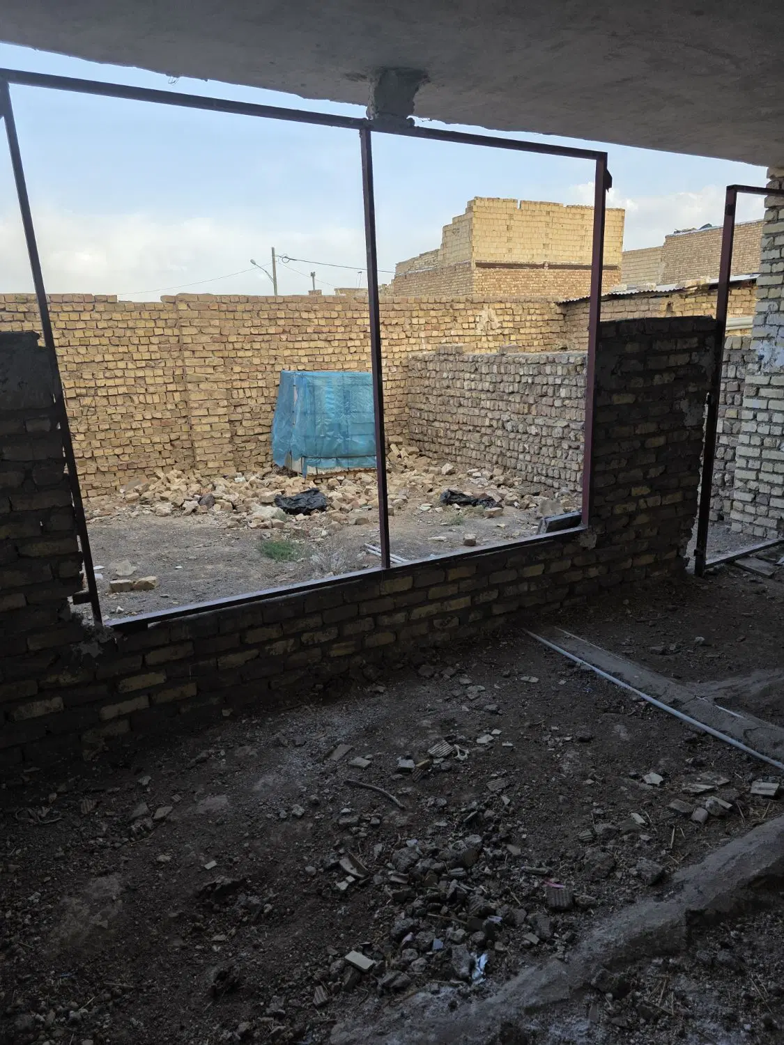منزل سفت کاری واقع درسفیدشهر