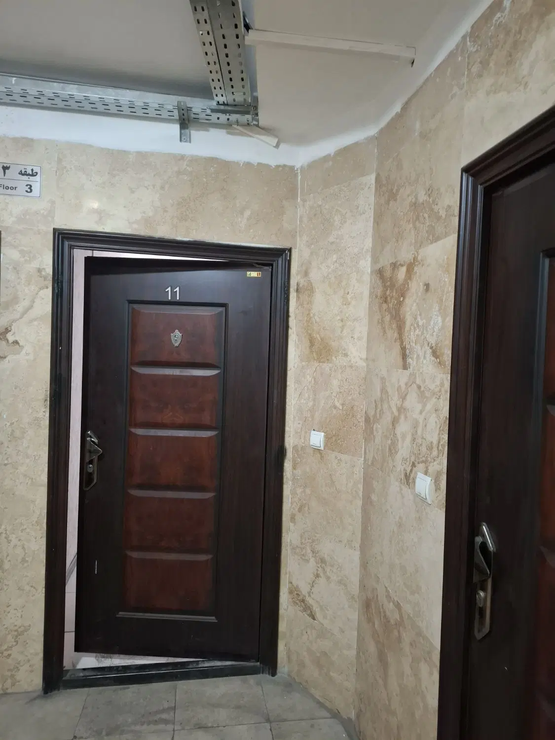 دفتر کار سند اداری ۶۵ متر  تقاطع امام خمینی کارون
