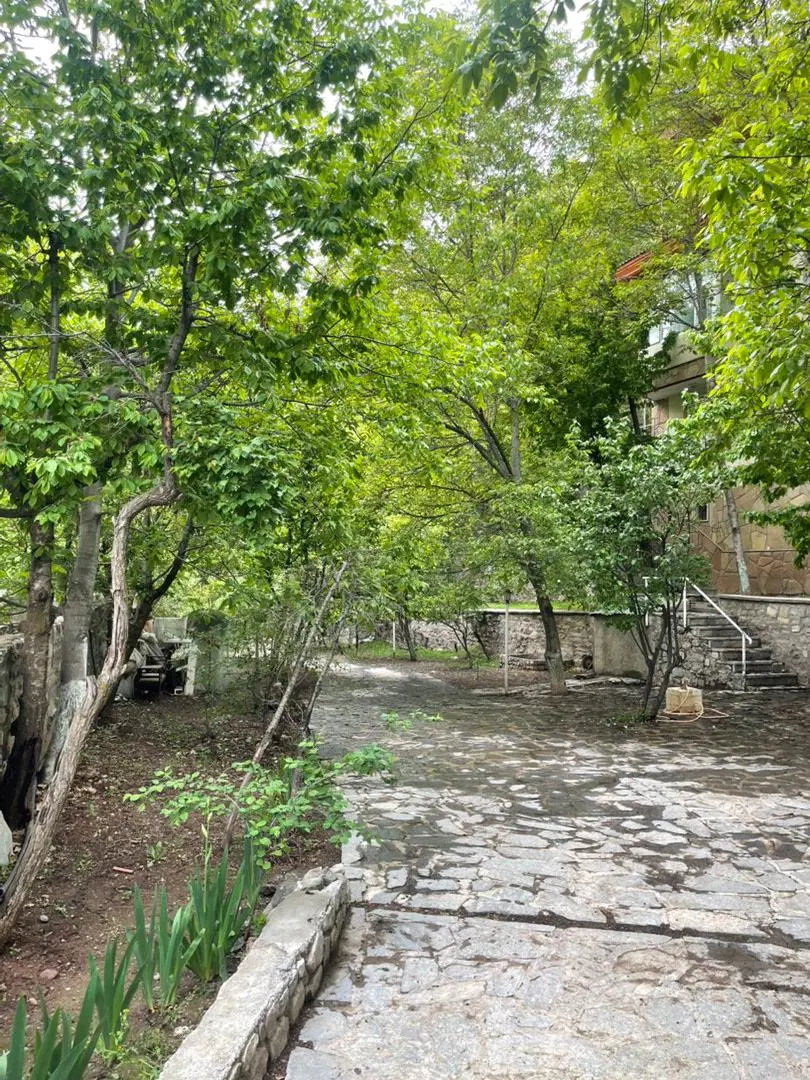 خونه ویلایی دارم همخونه میخوام