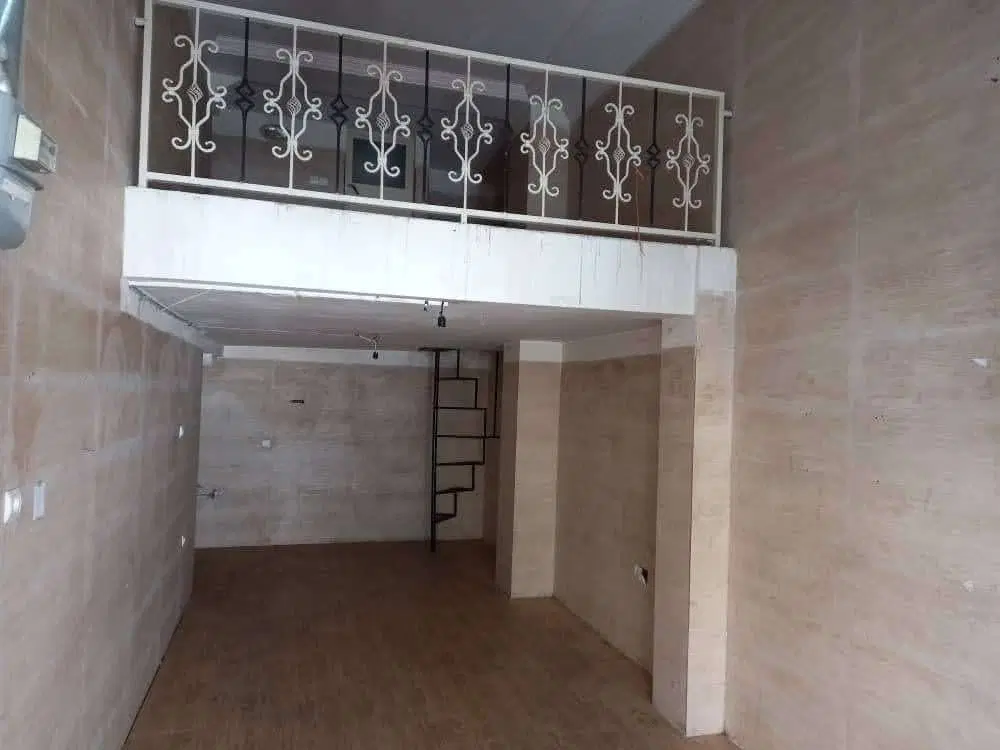 مغازه فروشی در اندیشه.