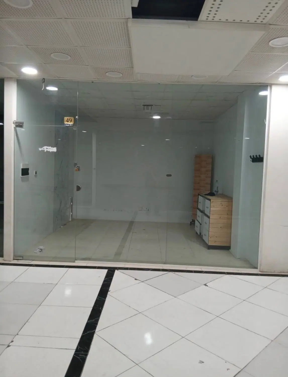 مغازه 20 متری پاساژ آرمانی درختی