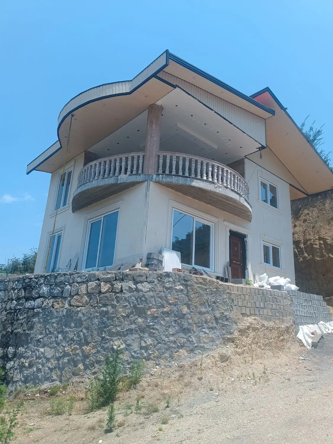 ویلا با 570 متر زمین روستای نزدیک زیراب