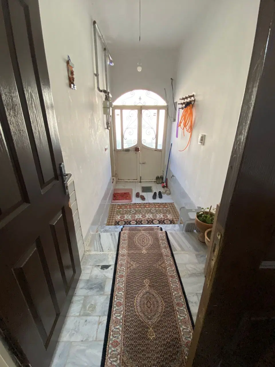 خانه 80متری دارای کمد دیواری و یک حیاط خلوتی
