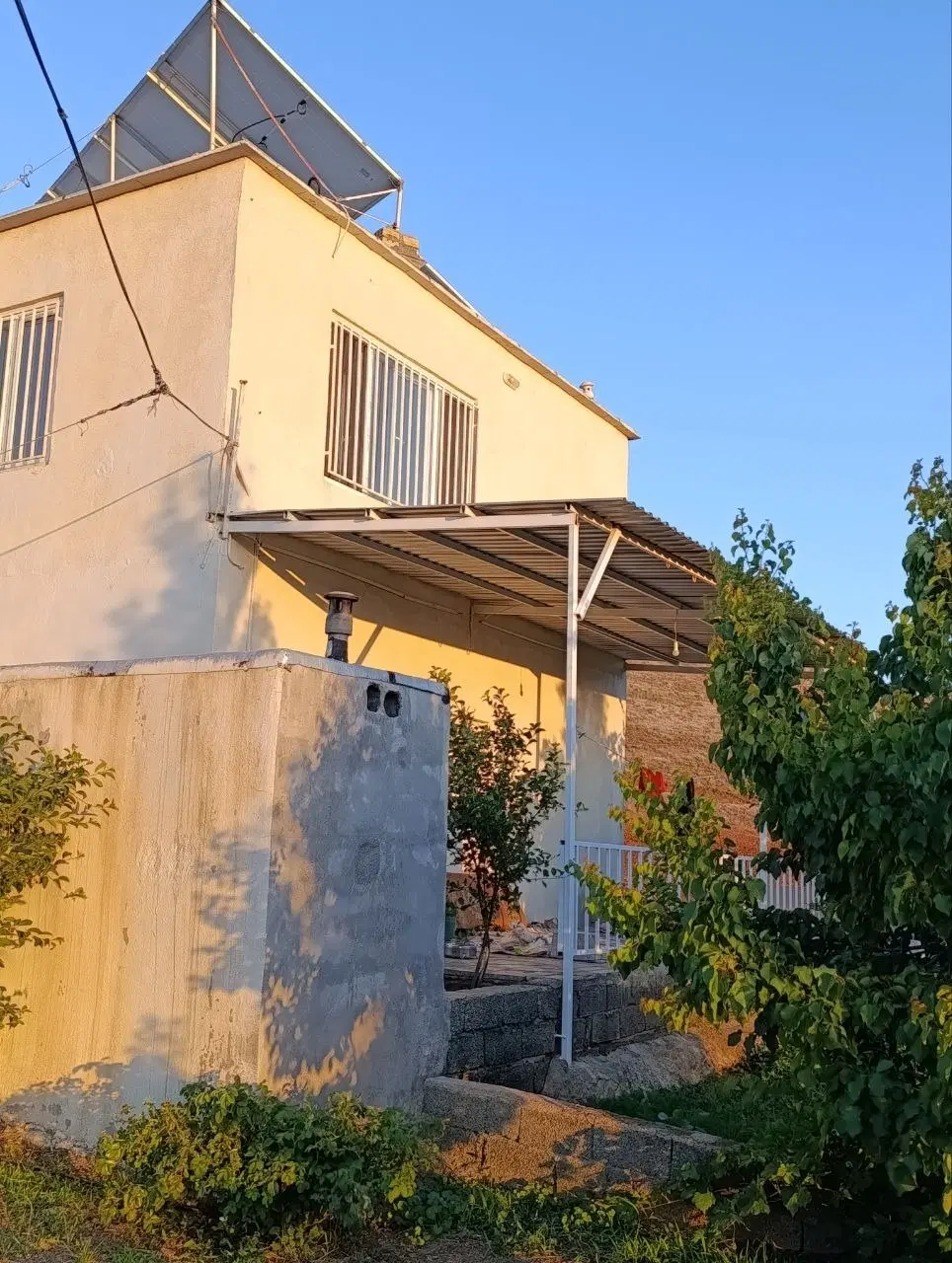 باغ ۱۳ هکتاری با اسناد تک‌برگ و امکانات