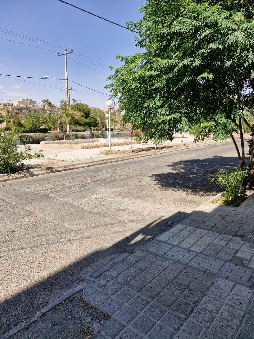 اجاره ویلایی دربست با موقعیت تجاری(حاشیه آوینی)