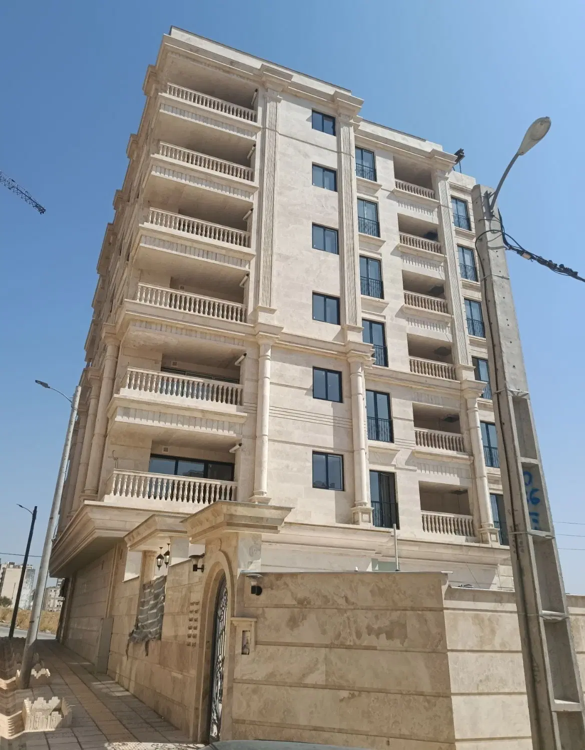 رهن و اجاره آپارتمان ۲۱۰ متری فلکه احسان