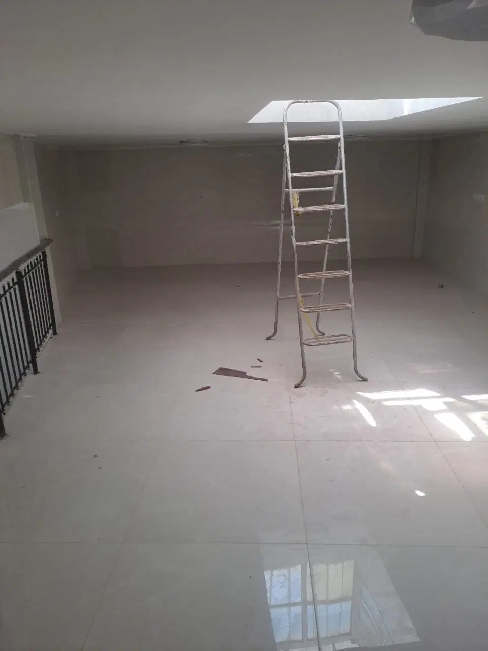 منزل ویلایی ۲۵۰ متری بر رحمت مناسب اداری و انبار