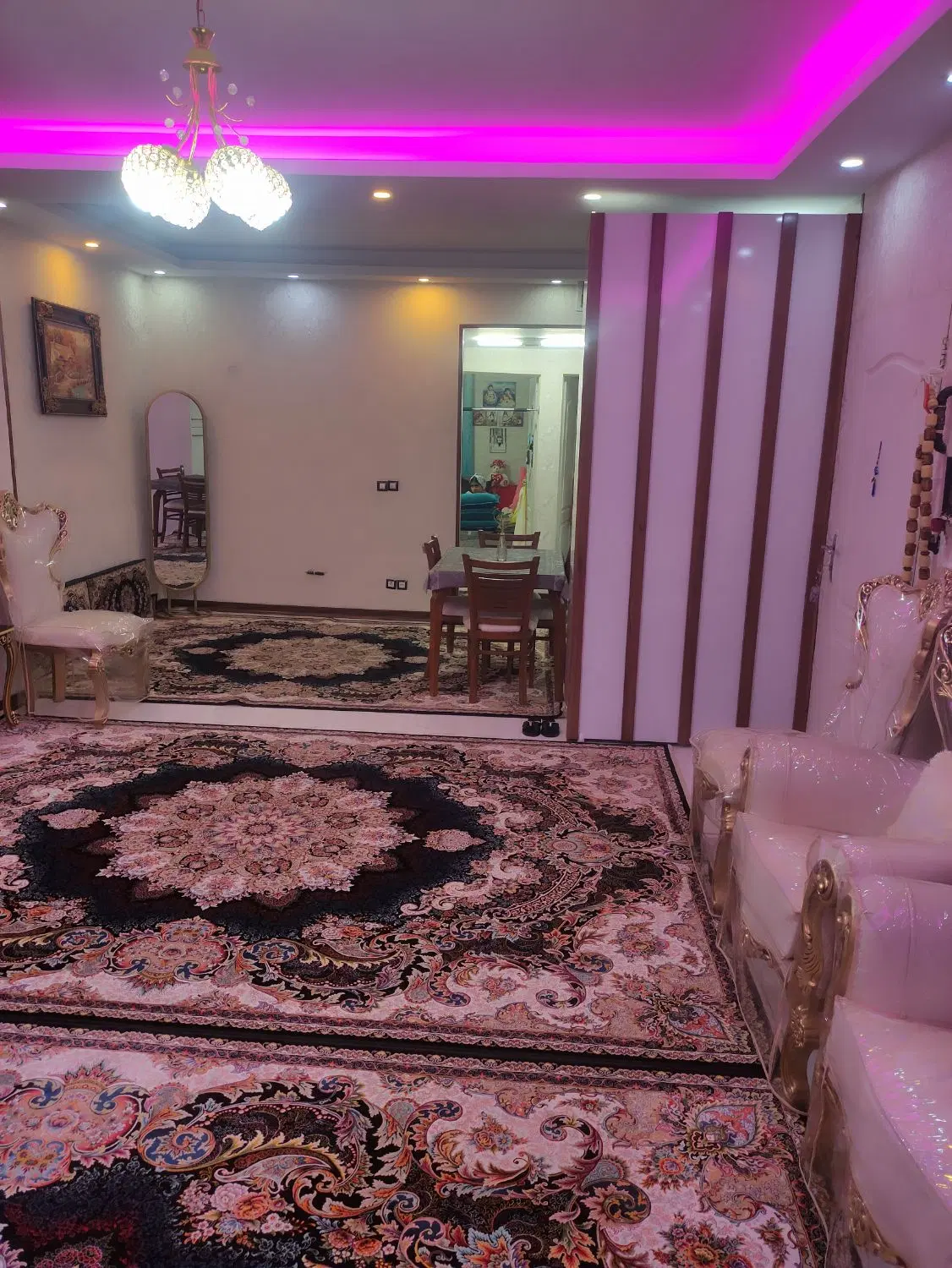 فروش طبقه اول آپارتمان.۴واحده..بسیارتمیز