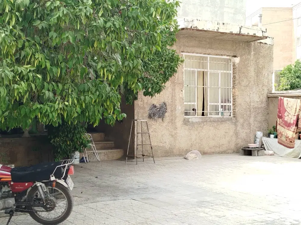 منزل ویلایی ۳۰۰ متری قابل سکونت و ساخت بینظیر