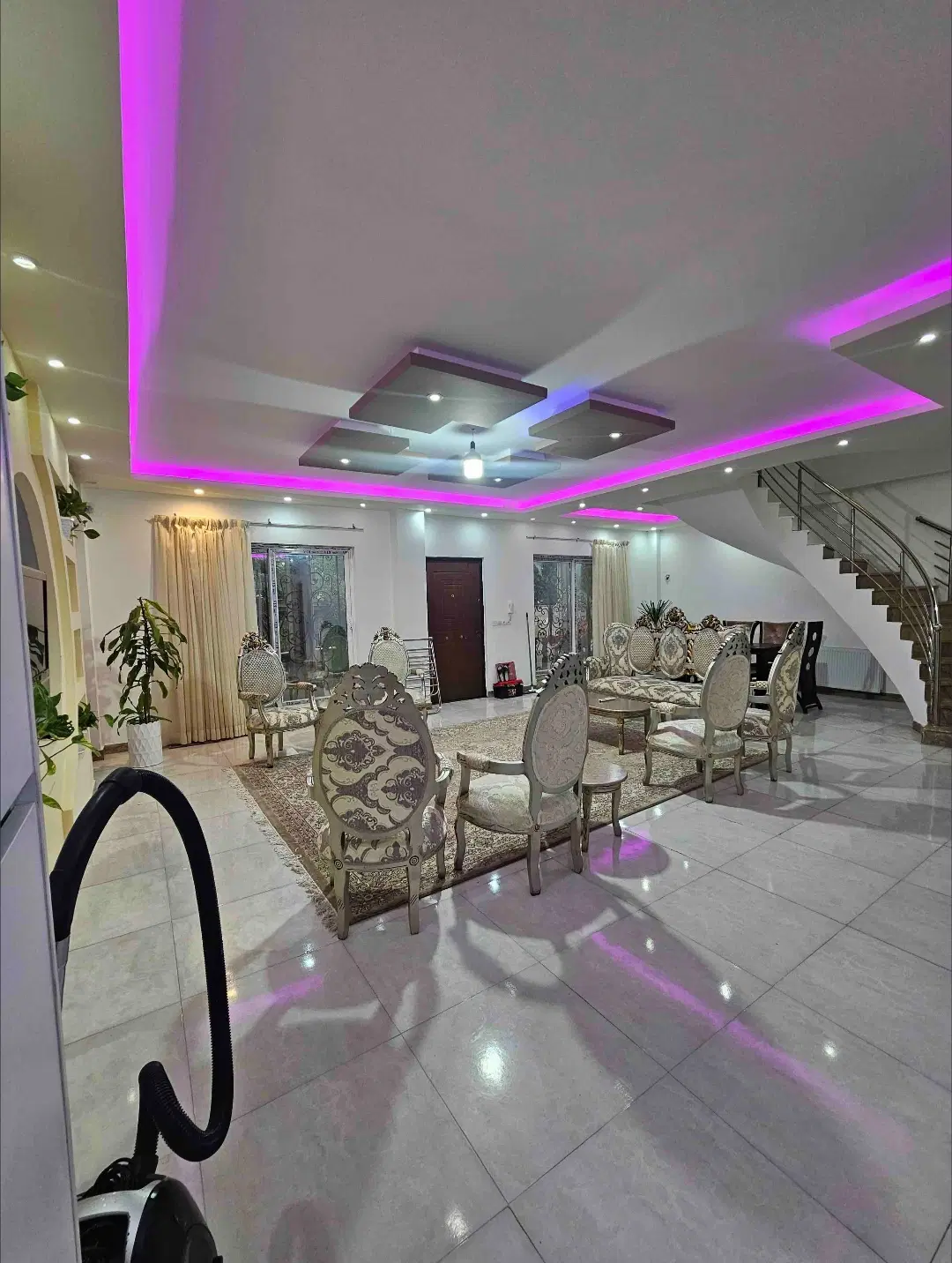 باغ ویلا استخردار