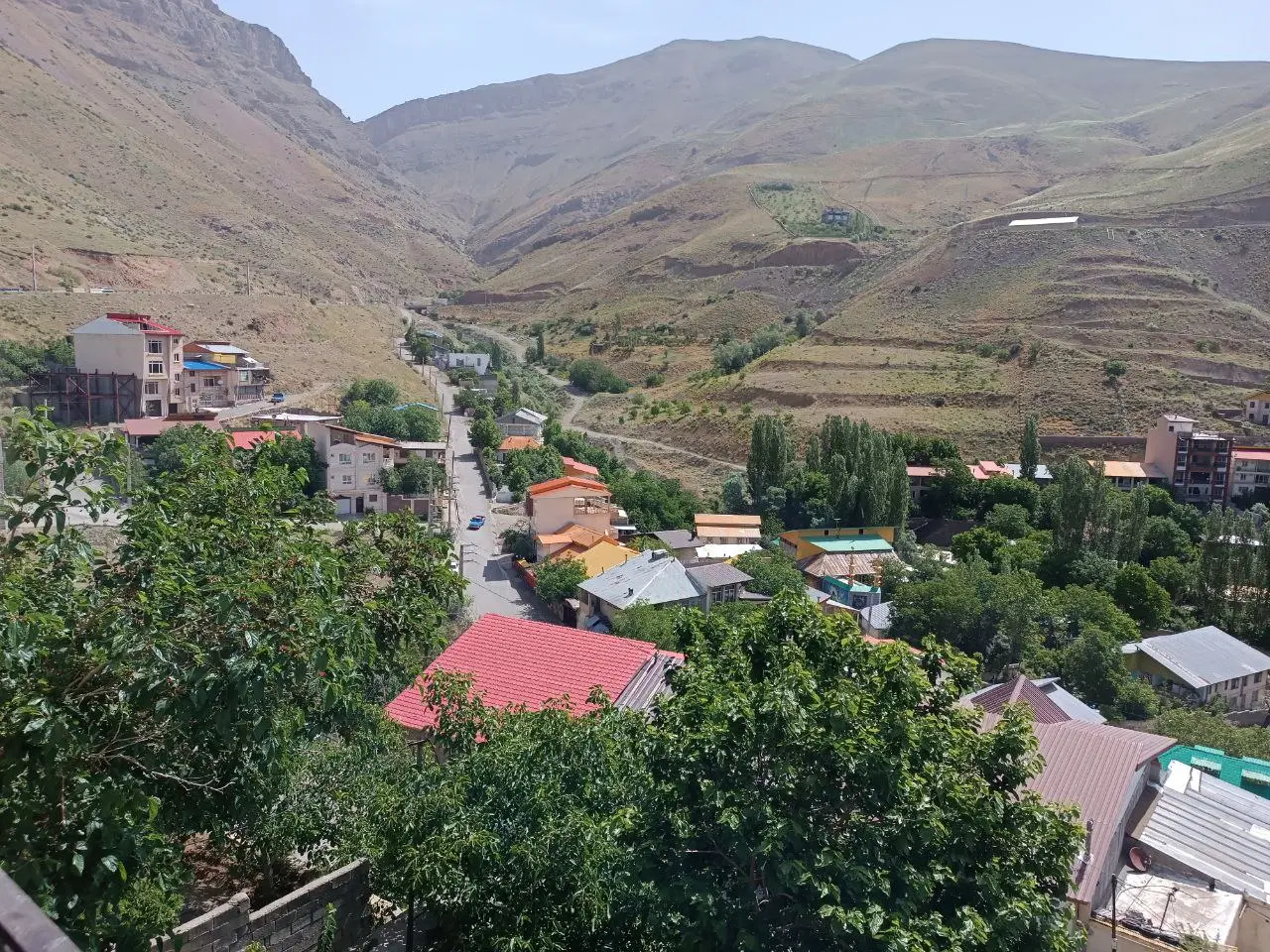 ۱۲۰۰ متر زمین دو کله، مبارک آباد