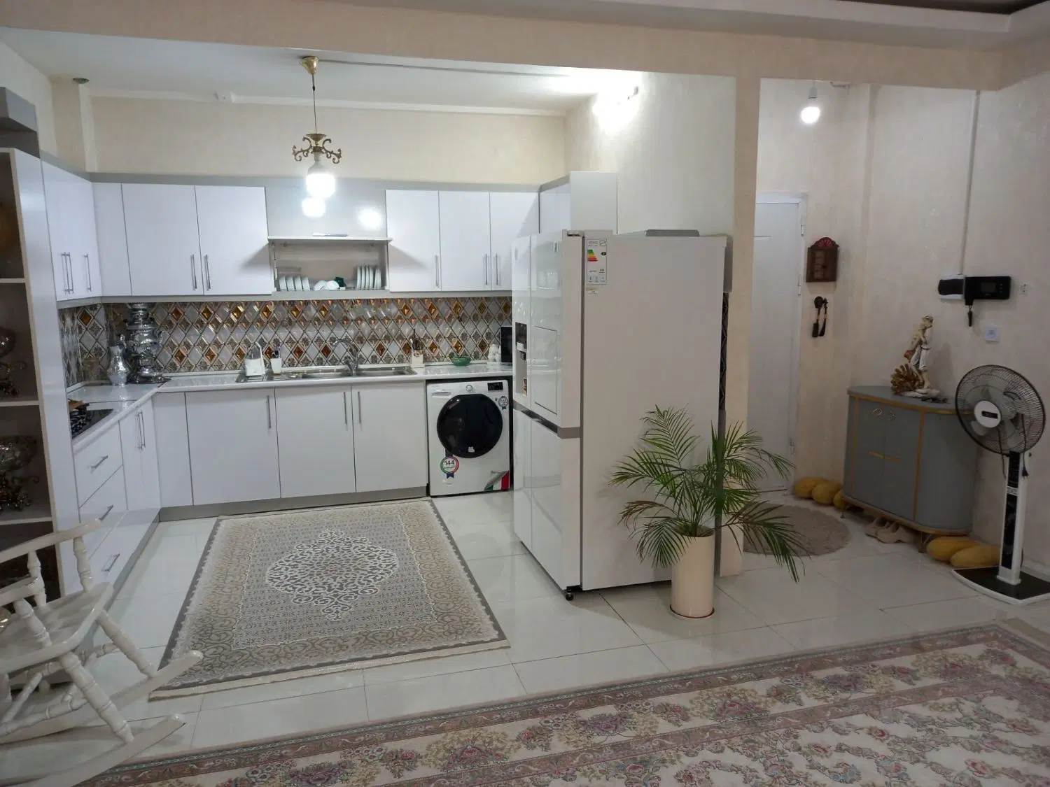 ۱۲۵ متری طبقه اول پارکینگ اسانسور