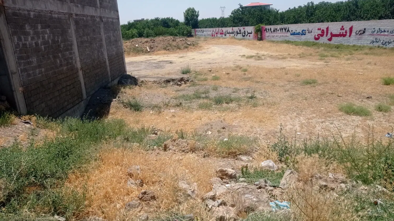 یک قطعه زمین ب فروش میرسد