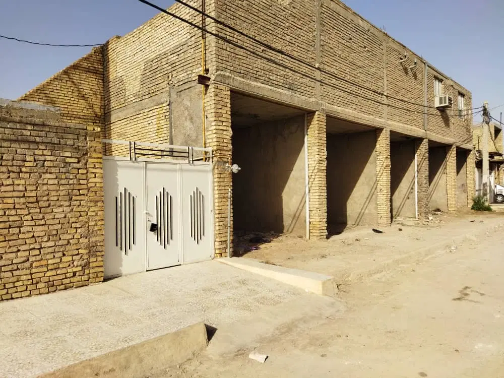 خانه وپنج مغازه