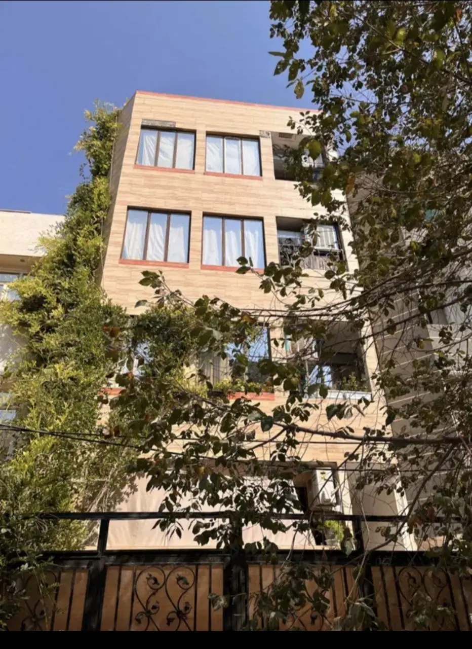 آپارتمان تک واحدی 105 متری سه خوابه