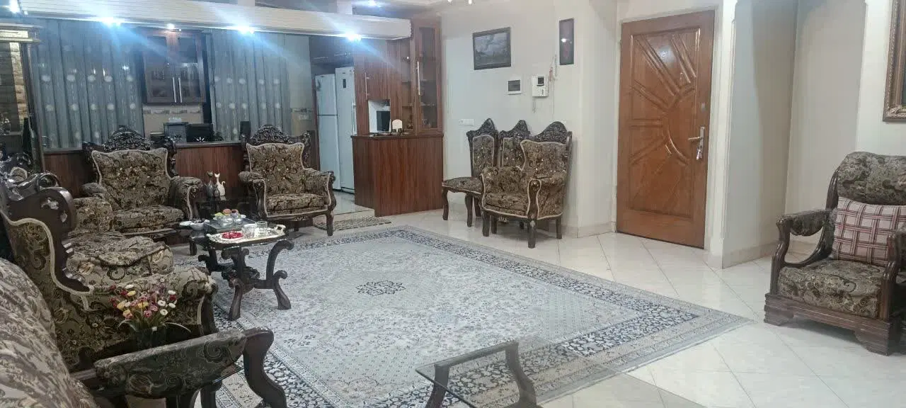 آپارتمان۱۰۰ متری_ پارکینگ سندی_تک واحدی_ محیط عالی
