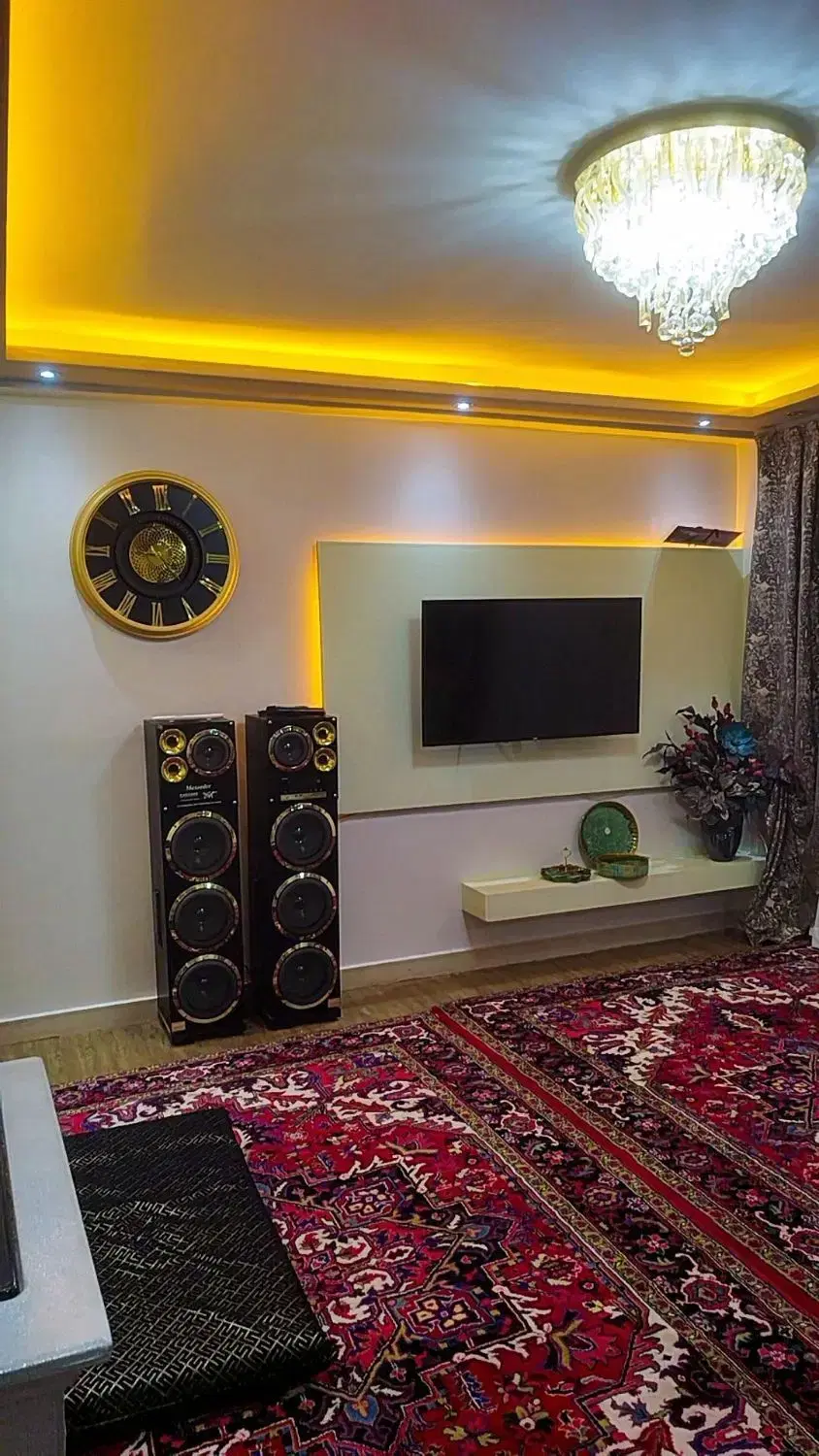 اندیشه.آپارتمان.مجتمع نداوران(واحد خالی هست )