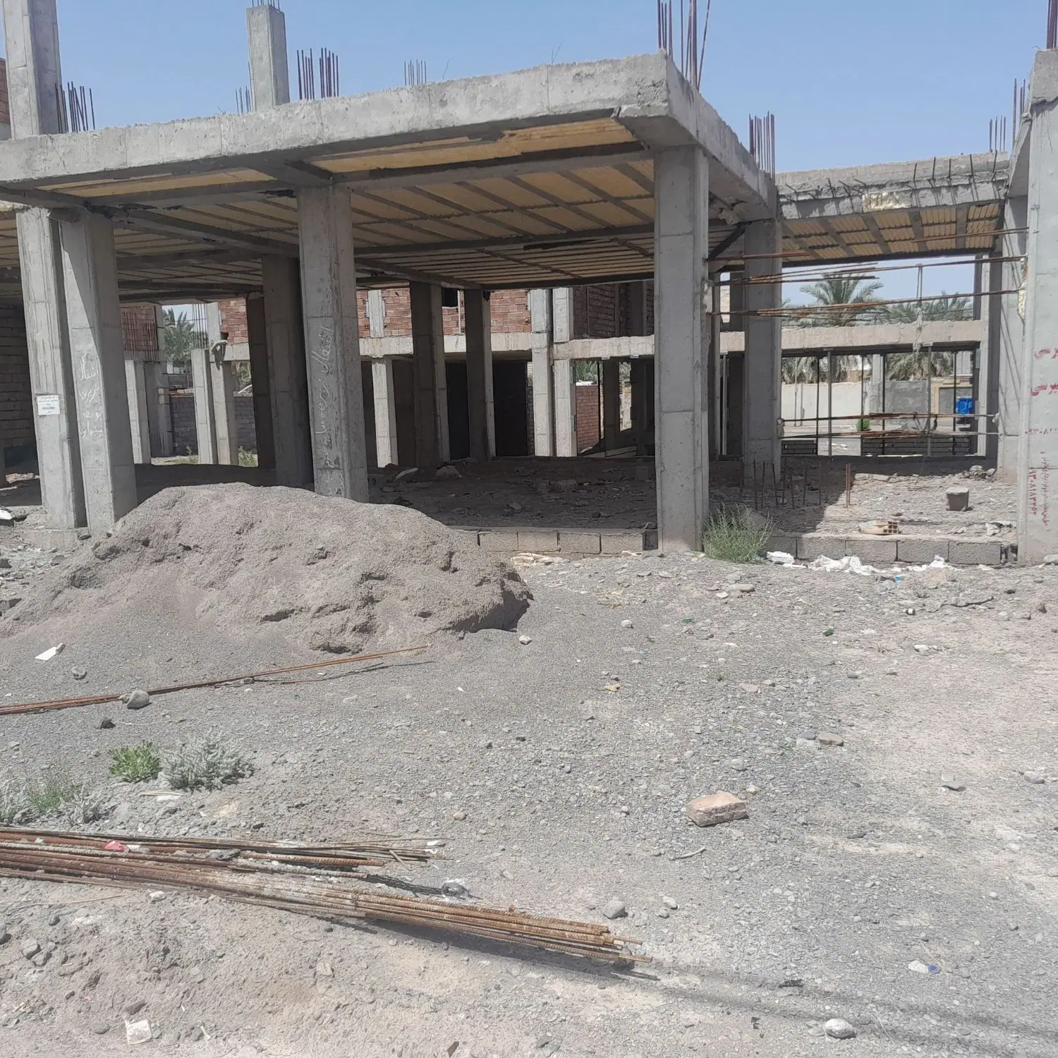 زمین فروشی