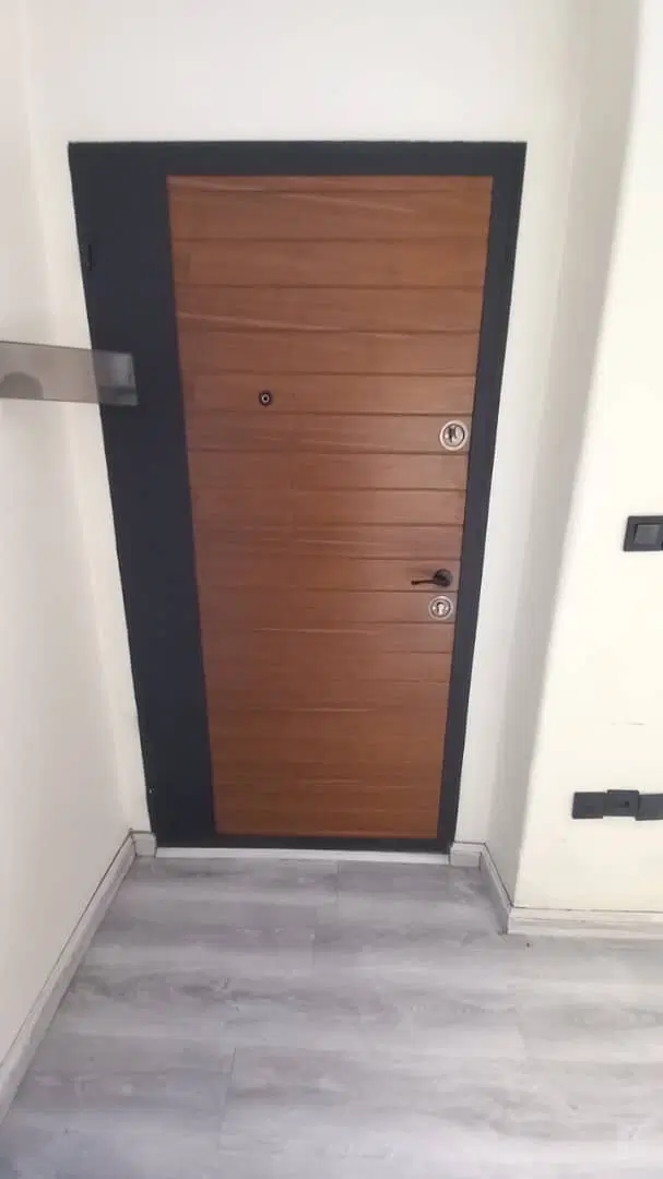 اجاره ۵۰ متری سمت خیابان ملک