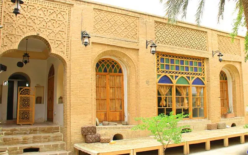 دوباب مغازه ویک انیم طبقه بالای آن