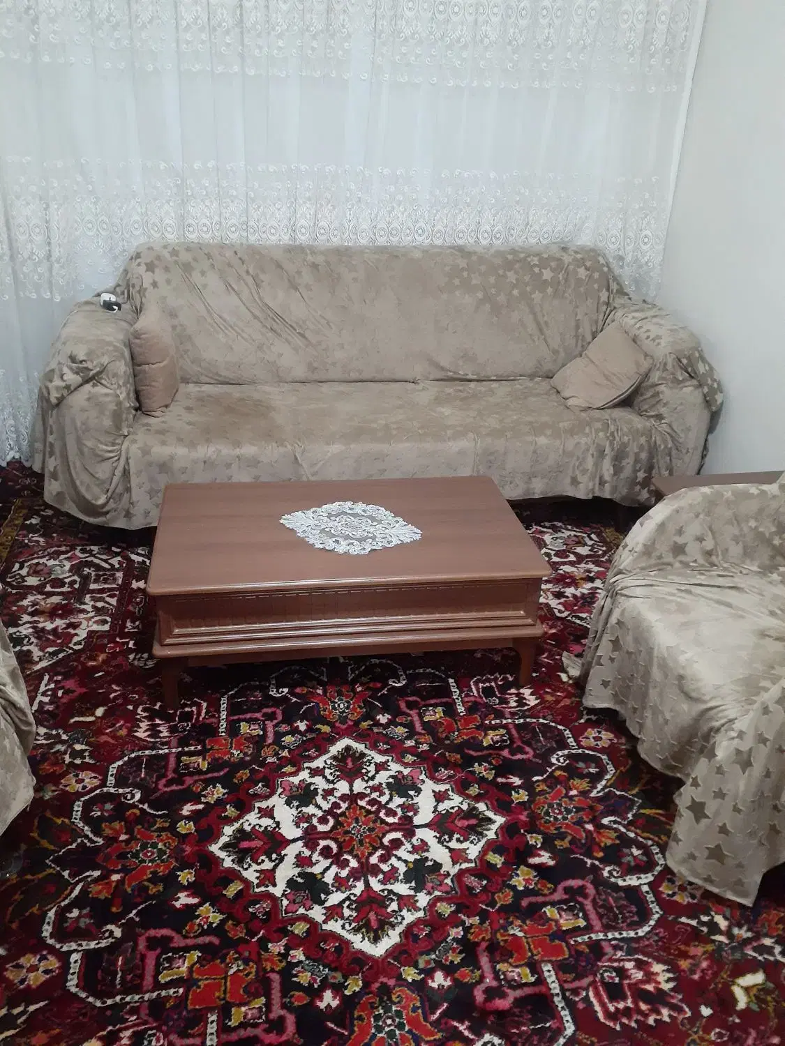 حیاط یکونیم طبقه