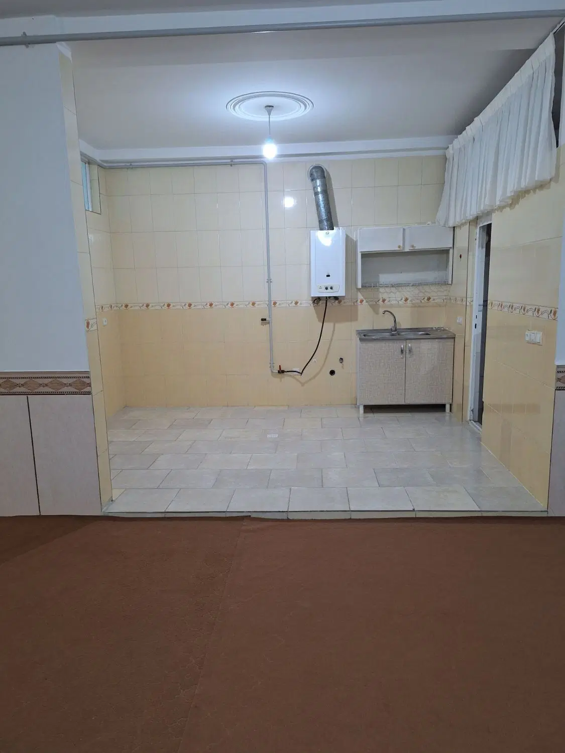 یک باب منزل هم کف رهن.اجاره داده می‌شود