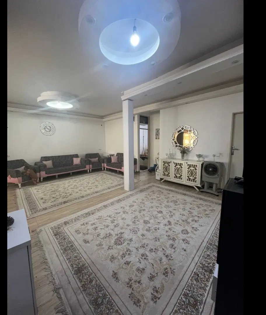واحد ۹۵ متری طبقه اول روی همکف در خیابان باهنر