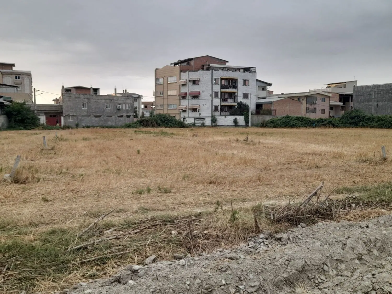 زمین فروشی