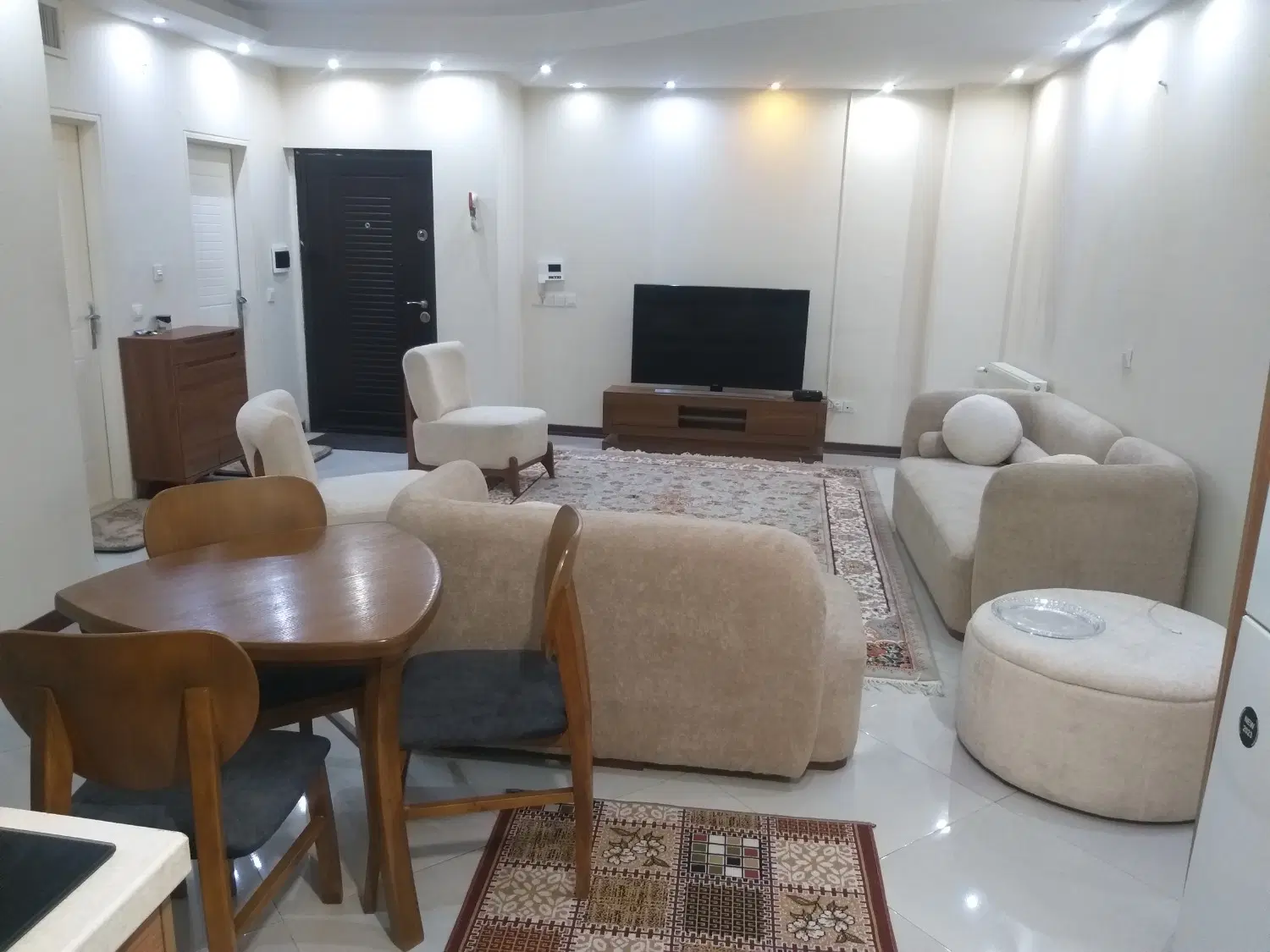 وحیدیه ۵۸متر ط۳باانباری تخلیه