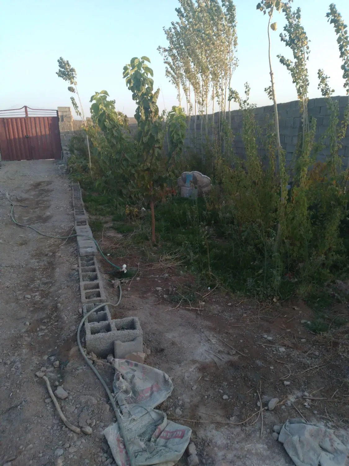 خانه ی نیمه تمام حسین اباد خان