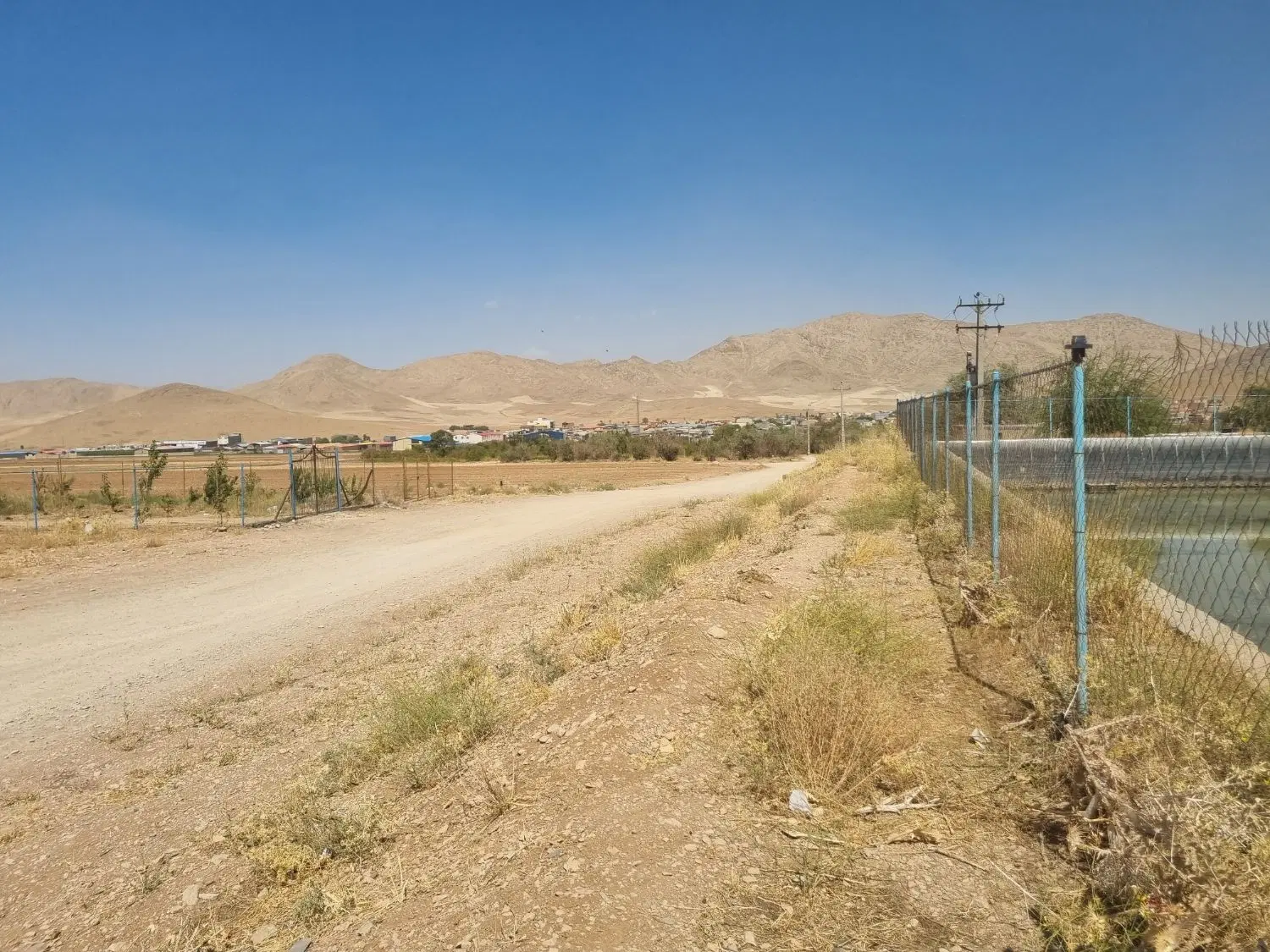 زمین رباط میل