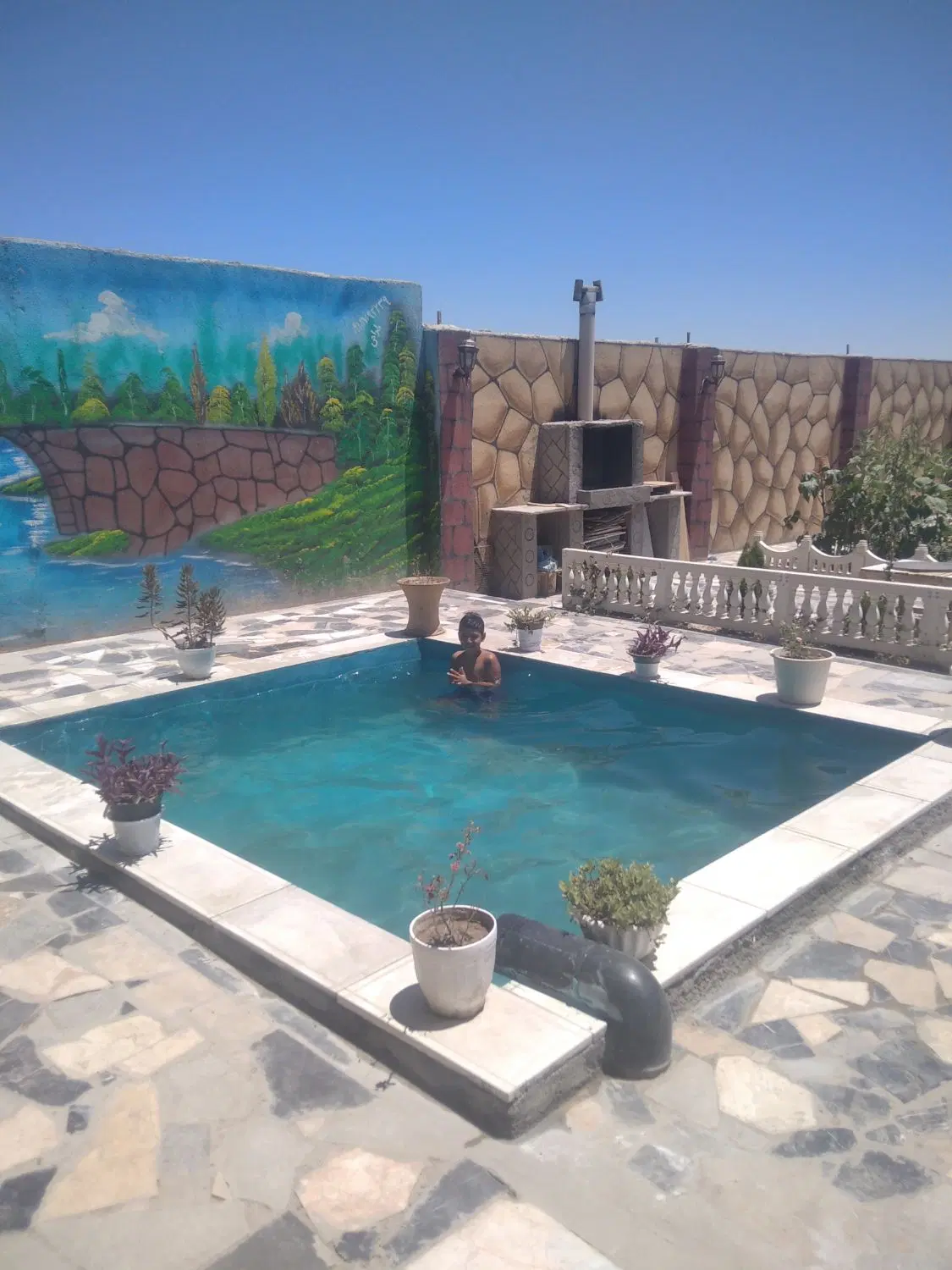 باغ فروشی در پایین ده