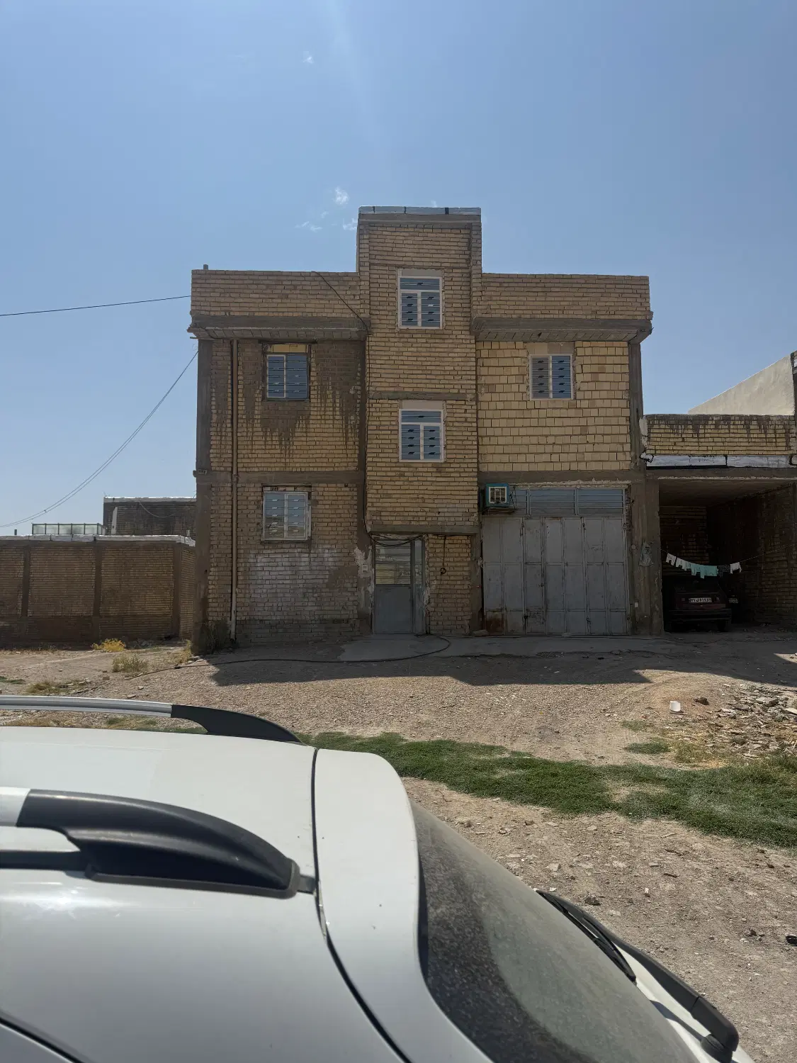 منزل دو طبقه مسکونی