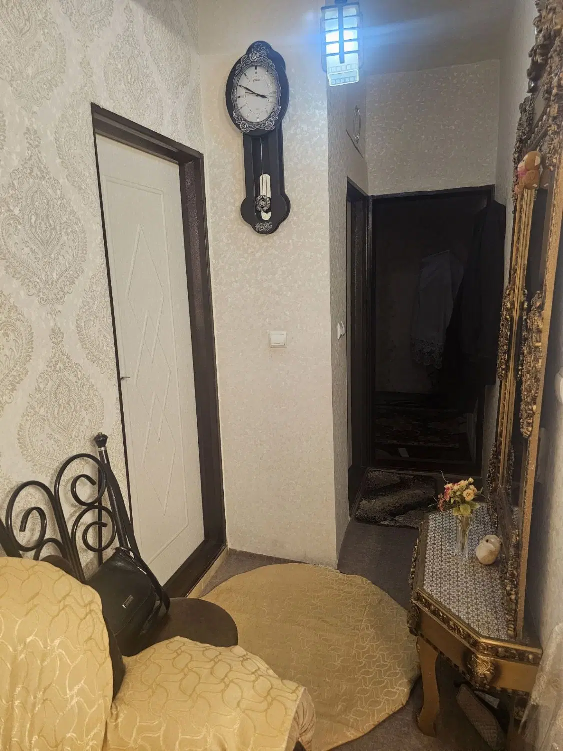 خانه دو طبقه و نیم راه جدا