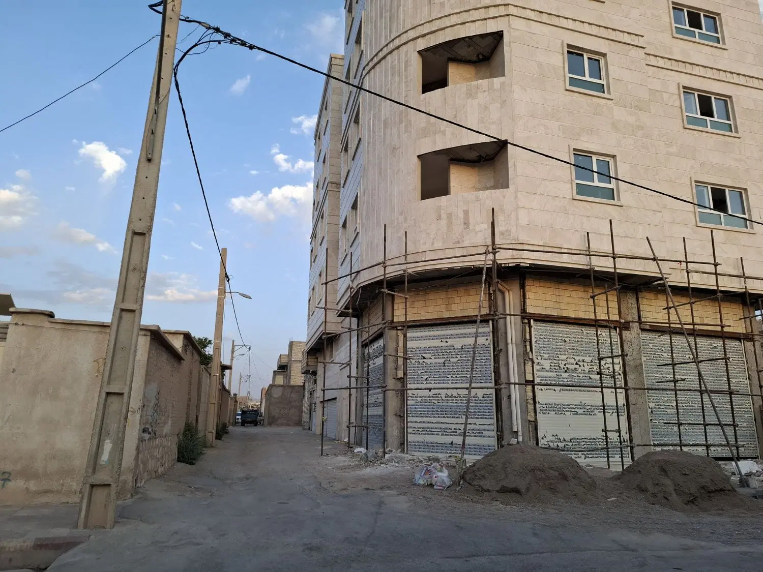 منزل مسکونی تیرآهنی قدیمی مرکز شهر