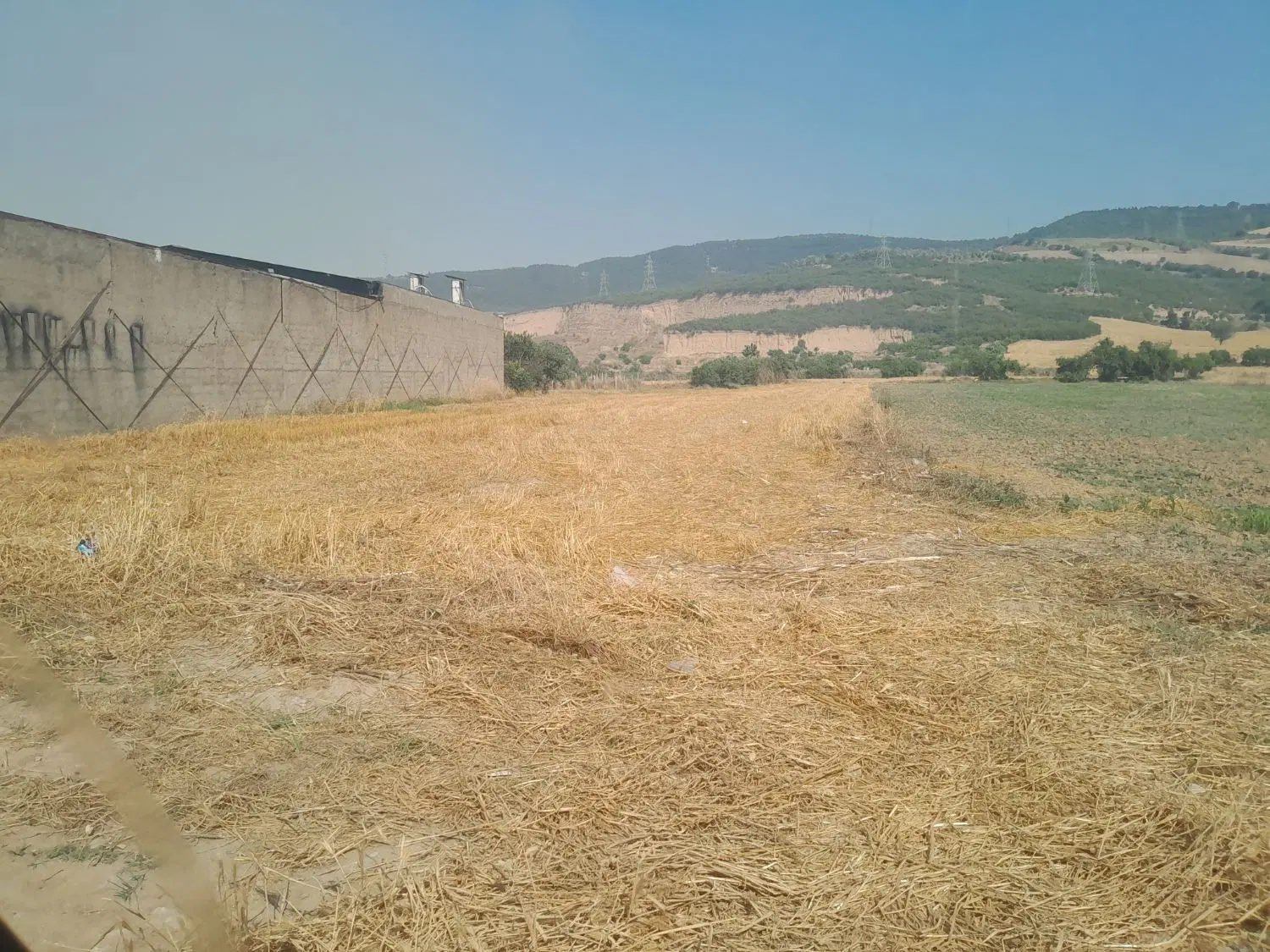 یک قطعه زمین فروشی