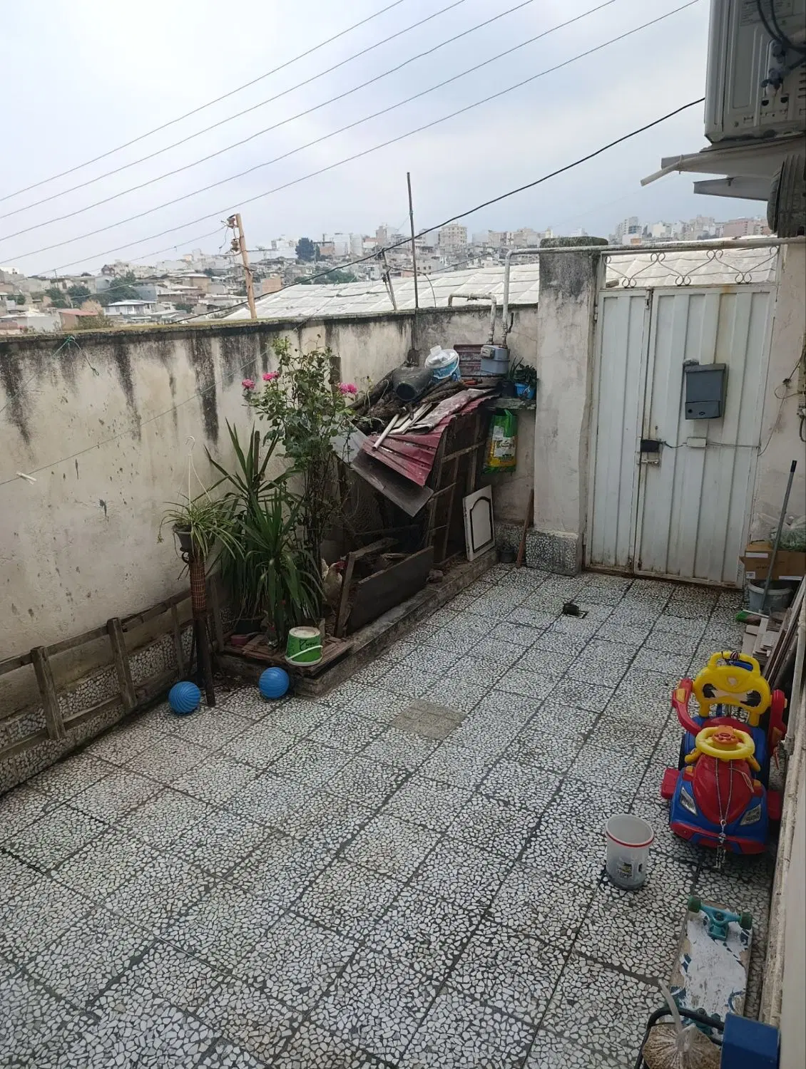 یک دستگاه خونه ویلایی