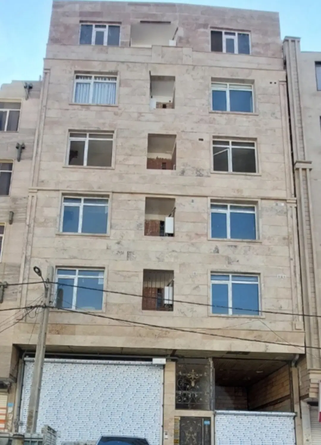 مغازه بر خ امام خمینی کرمانیه