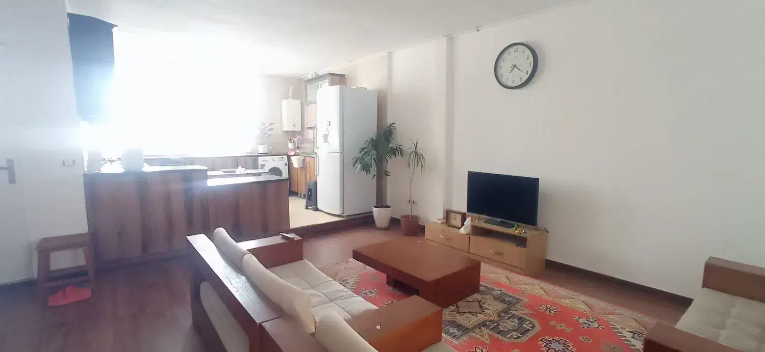 آپارتمان ابتدای سه راه پست خونه.